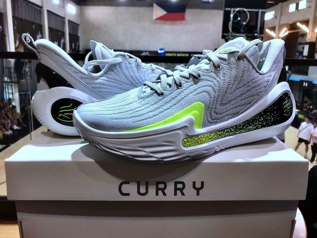 Under Armour Curry 12 "Gravity" Size 10